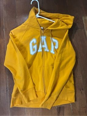 Gap yellow zip up hoodie with white arched logo, size M #gap
